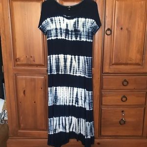 COPY - NWOT Cable & Gage navy and white tie-dye t-shirt dress. Womens size S